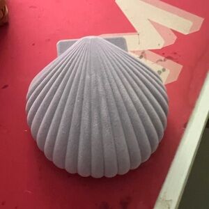 Purple Shell-Shaped jewelry holder brand new